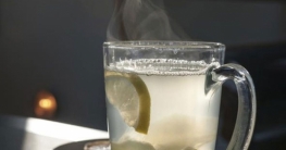 দেহ বিষমুক্ত রাখতে গরম পানি পানের উপকারিতা