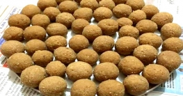 পূজায় নারিকেল গুড়ের নাড়ু