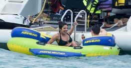 বিকিনিতে সাগরে উচ্ছল প্রিয়াঙ্কা বিকিনিতে সাগরে উচ্ছল প্রিয়াঙ্কা