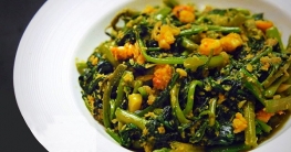 সাহরিতে চিংড়ি-পুঁইশাক