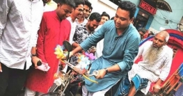 অসহায় জামিলুরকে ডিজিটাল রিকশা কিনে দিল ছাত্রলীগ