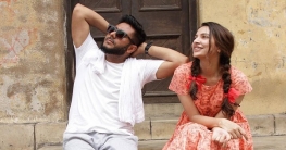 সিঁড়িতে বসে কী করছেন রাজ-শুভশ্রী? সিঁড়িতে বসে কী করছেন রাজ-শুভশ্রী?