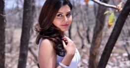 নায়িকা থেকে পেসারের বান্ধবী!