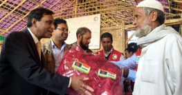 রোহিঙ্গাদের কম্বল-সোয়েটার দিল ভারত