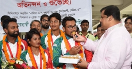 ফুল-মিষ্টি দিয়ে রোমান সানাকে বরণ করলেন ক্রীড়া প্রতিমন্ত্রী