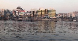 সদরঘাটে লঞ্চের ধাক্কায় নৌকা ডুবে নিখোঁজ ৬