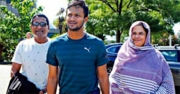 মাঠে বসেই ছেলের কৃতিত্ব দেখলেন সাকিবের বাবা-মা