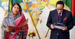 শপথবাক্য পাঠ করলেন এরশাদ