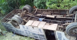 গাইবান্ধায় বাস উল্টে নিহত ৫