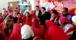 আদালত পাড়ায় নারী আইনজীবীদের বিশ্ব ভালোবাসা দিবস পালন আদালত পাড়ায় নারী আইনজীবীদের বিশ্ব ভালোবাসা দিবস পালন