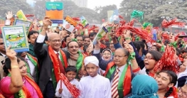বই উৎসবে মেতেছে ক্ষুদে শিক্ষার্থীরা বই উৎসবে মেতেছে ক্ষুদে শিক্ষার্থীরা