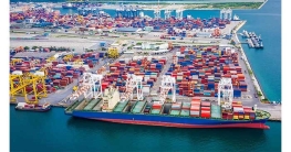 সংঘাতের আগেই হরমুজ পার হয়ে ১৫ জাহাজ চট্টগ্রাম বন্দরে