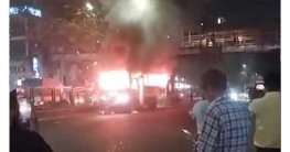 ঢাকায় হঠাৎ ৮ স্থানে ককটেল বিস্ফোরণ, তিন বাসে আগুন ঢাকায় হঠাৎ ৮ স্থানে ককটেল বিস্ফোরণ, তিন বাসে আগুন