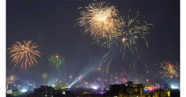 নিষেধাজ্ঞা উপেক্ষা করে আতশবাজির ঝলকানিতে নতুন বছরকে আলিঙ্গন