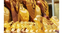 সোনার দাম বেড়ে ফের ২ লাখ টাকা ছাড়াল