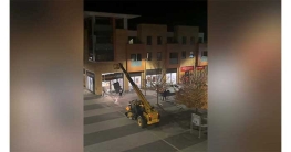 আস্ত এটিএম মেশিন তুলে নিয়ে গেল চোরদল