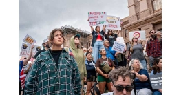 বেপড়োয়া ট্রাম্পের জনপ্রিয়তায় ধ্বস বেপড়োয়া ট্রাম্পের জনপ্রিয়তায় ধ্বস