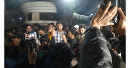 ব্যারিকেড ভেঙে যমুনার সামনে অবস্থান নিয়েছেন জুলাইয়ের আহতরা