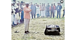 ডান্ডা-বেড়ি পরিয়ে মায়ের জানাজায় বিএনপি নেতা