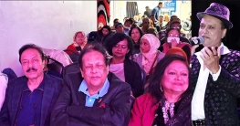 বাদশা বুলবুলের গানে মুগ্ধ দর্শকশ্রোতা বাদশা বুলবুলের গানে মুগ্ধ দর্শকশ্রোতা