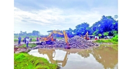 পুকুর যেন সাদাপাথরের খনি