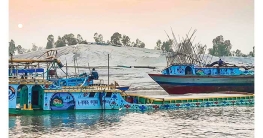 মিলেমিশে যমুনার বালু লুট বিএনপি-যুবলীগ নেতার