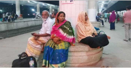 রাবি শিক্ষার্থীদের রেলপথে আগুন, দুর্ভোগে যাত্রীরা