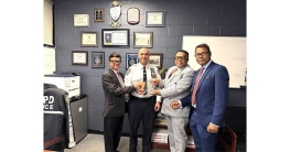 শাহ নেওয়াজ ও কমান্ডিং অফিসার করনাডোর মতবিনিময় শাহ নেওয়াজ ও কমান্ডিং অফিসার করনাডোর মতবিনিময়