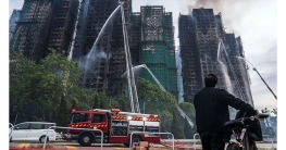 হংকংয়ে ভয়াবহ অগ্নিকাণ্ডে নিহত বেড়ে ৭৫, এখনো নিখোঁজ ২৭০ জনের বেশি