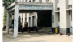 নারীর মরদেহ থেকে স্বর্ণের কানের দুল খুলে নিলেন কর্মচারী