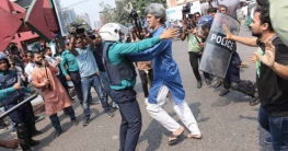 গণতন্ত্র মঞ্চের মিছিলে ‘লাঠিপেটা’, পুলিশ বললো সরিয়ে দিয়েছি