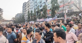 চট্টগ্রামে সড়ক অবরোধ করে হকারদের বিক্ষোভ, তীব্র যানজট