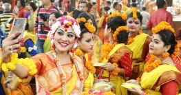 বসন্ত বন্দনায় মেতেছে ব্যস্ত নগরী ঢাকা
