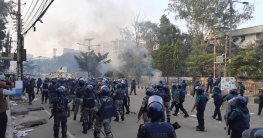 অরাজকতার দায় এড়াতে পারে না বিএনপি : স্বরাষ্ট্রমন্ত্রী অরাজকতার দায় এড়াতে পারে না বিএনপি : স্বরাষ্ট্রমন্ত্রী
